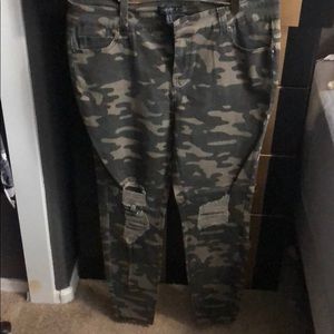 Distressed camo jeggings
